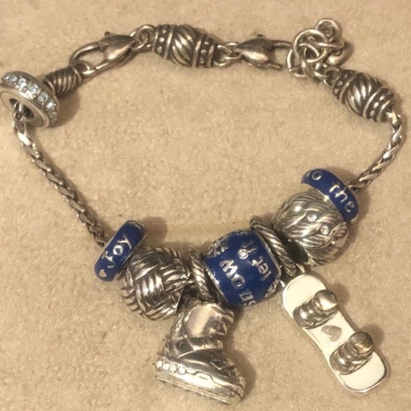 🎄🆕 Brighton Snowboard charm Silver boots on white board w mini-heart Gift ready - Picture 5 of 7